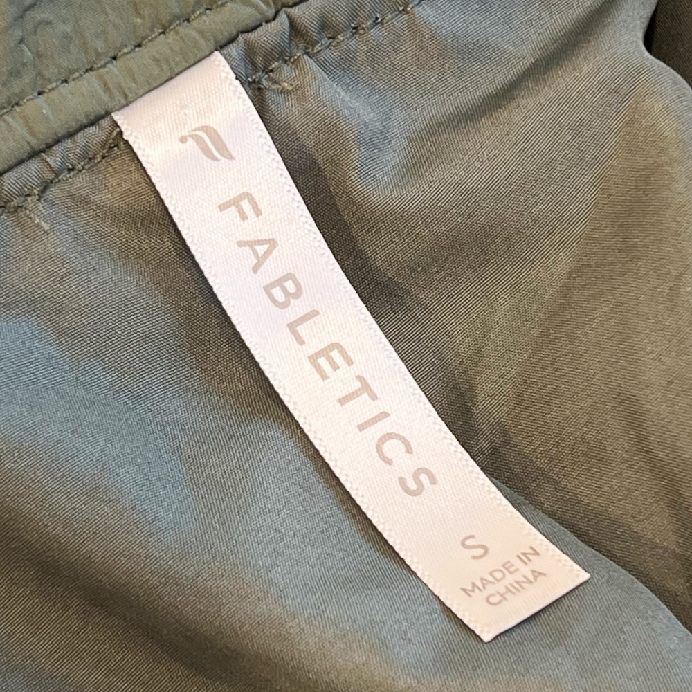 Fabletics Quilted Loft Jacket Green Full Zip Diamond Relaxed Bomber Size Small - Picture 12 of 14